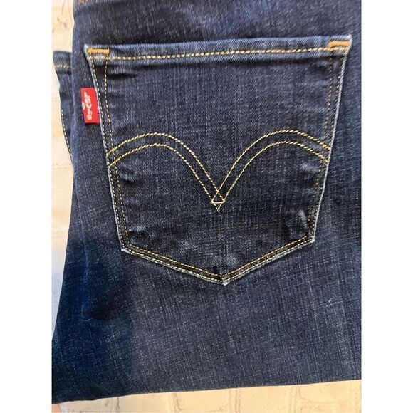 Levi's Women's Size 10 Classic Bootcut Jeans Dark Wash Denim Western Trendy - Picture 3 of 12